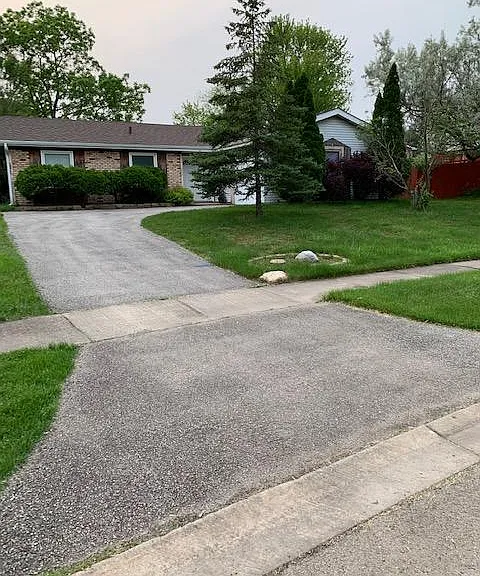 222 Davis Ln — Photo 1