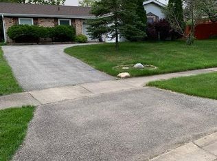 222 Davis Ln, Bolingbrook, IL 60440