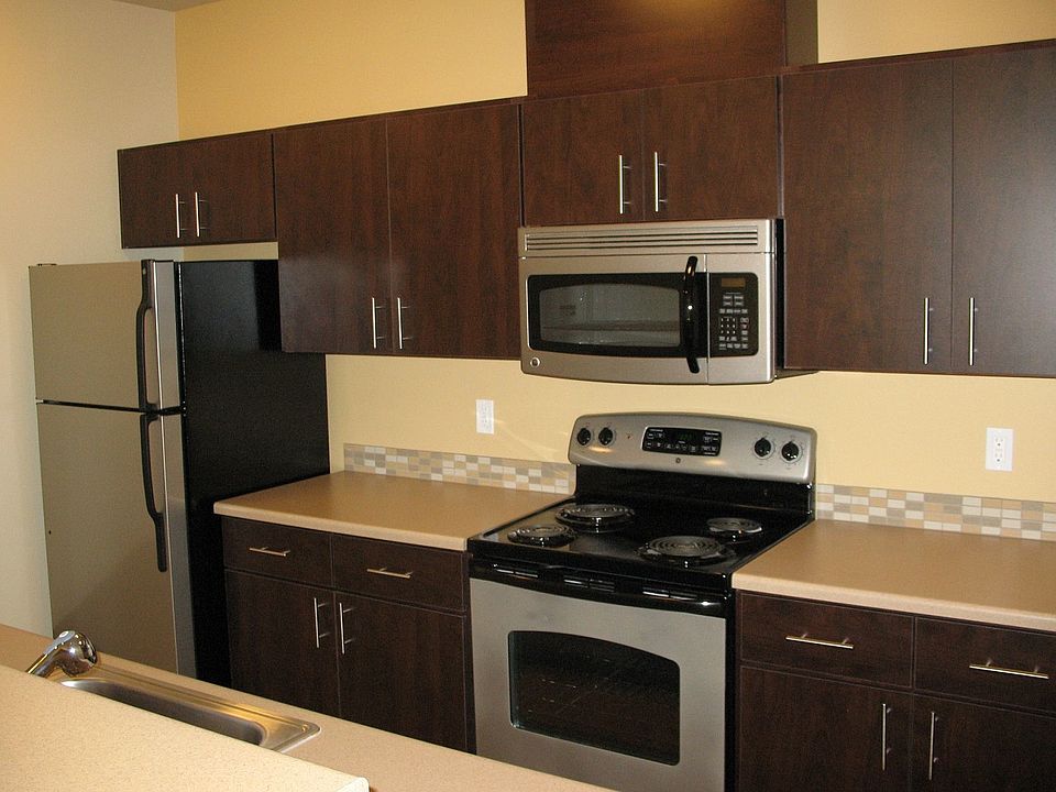 1st image of 971 10th Pl NE Unit 305