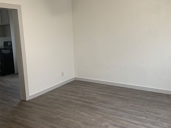 5th image of 915 N Francis St