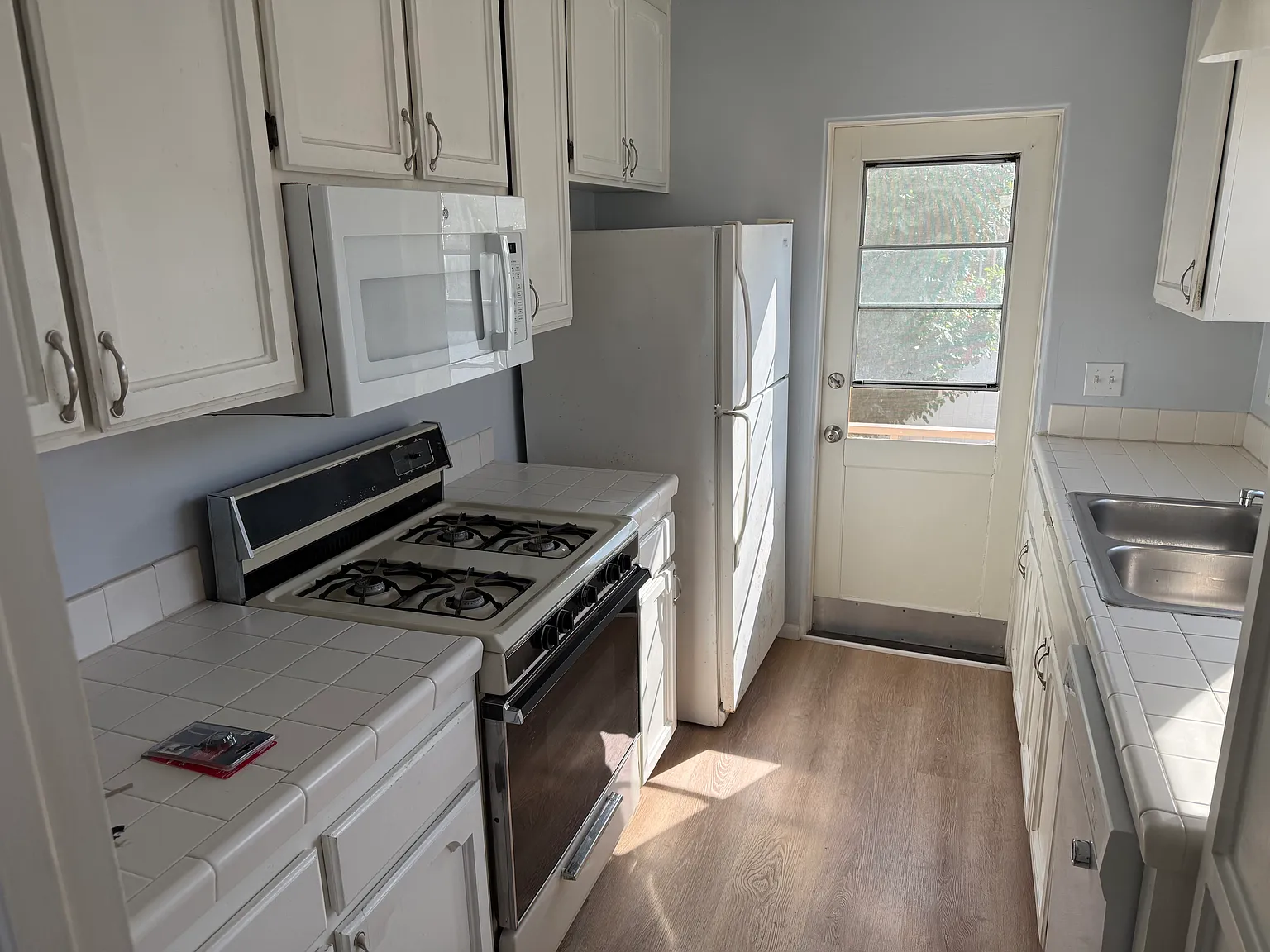 2 bed, 750 sqft, $3,450 — Photo 2