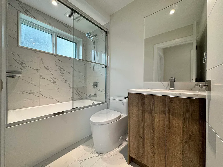 3830 Kootenay St — Photo 4