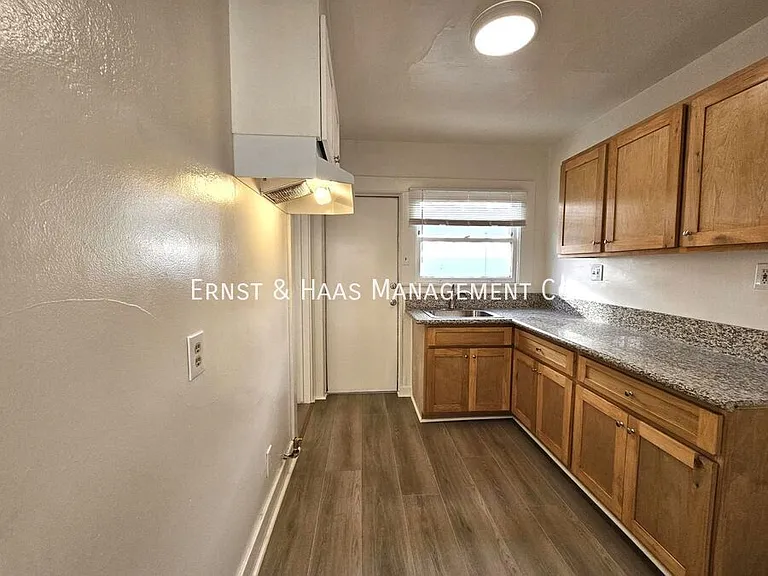 1145 Linden Ave — Photo 6