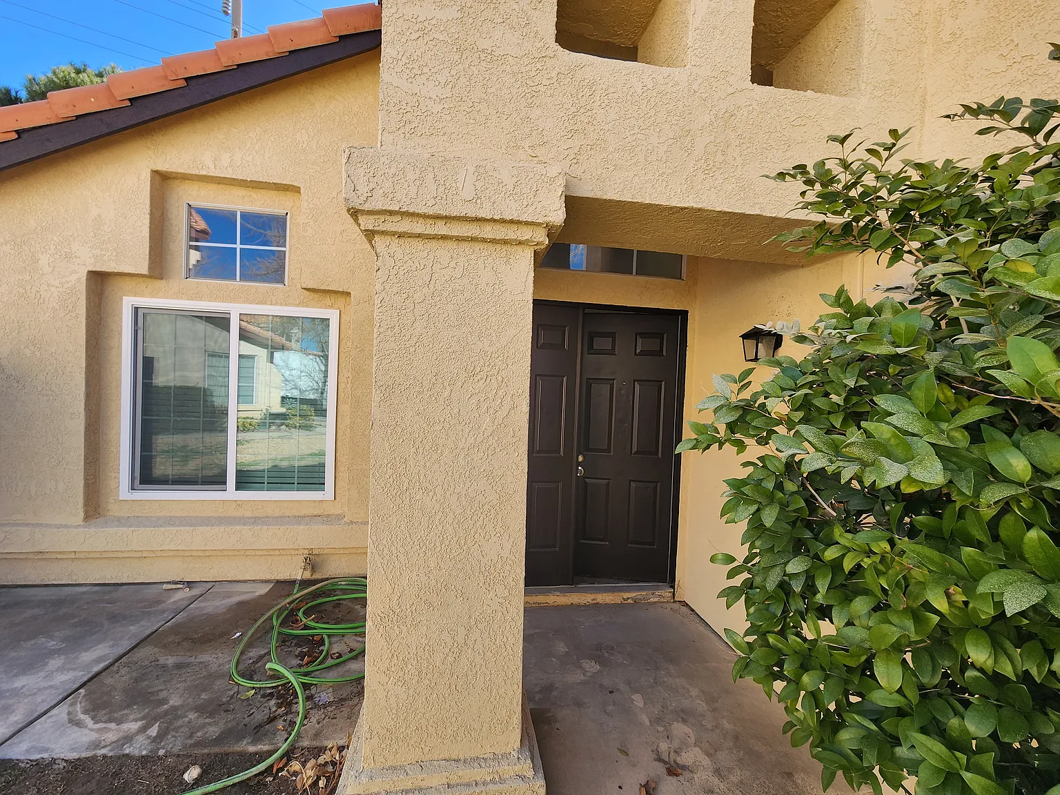 5 bed, 2100 sqft, $3,800 — Photo 2