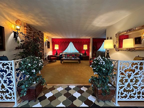 4th image of 2611 Elmwood Dr