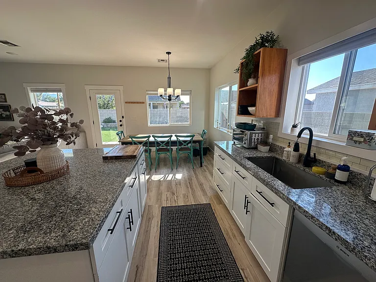 1492 N Porter Ln — Photo 5