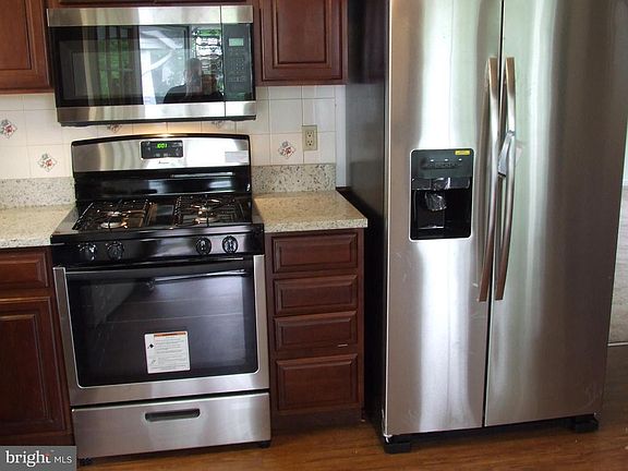 4th image of 539 Pembrooke Ct