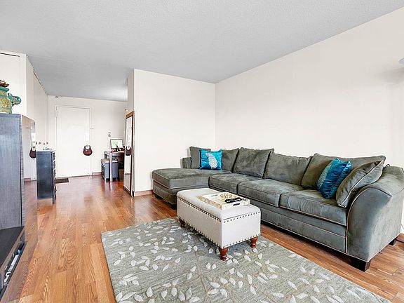 3rd image of 11818 Union Tpke APT 8B