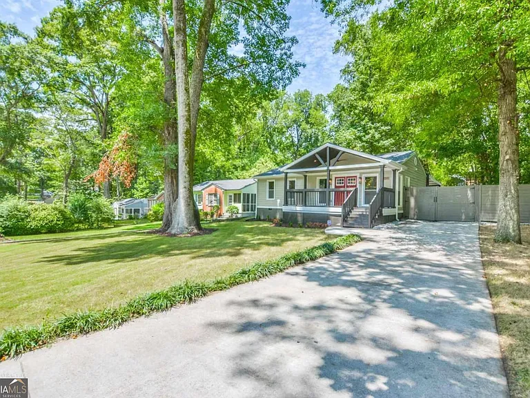 1391 Kennesaw Dr NW — Photo 2