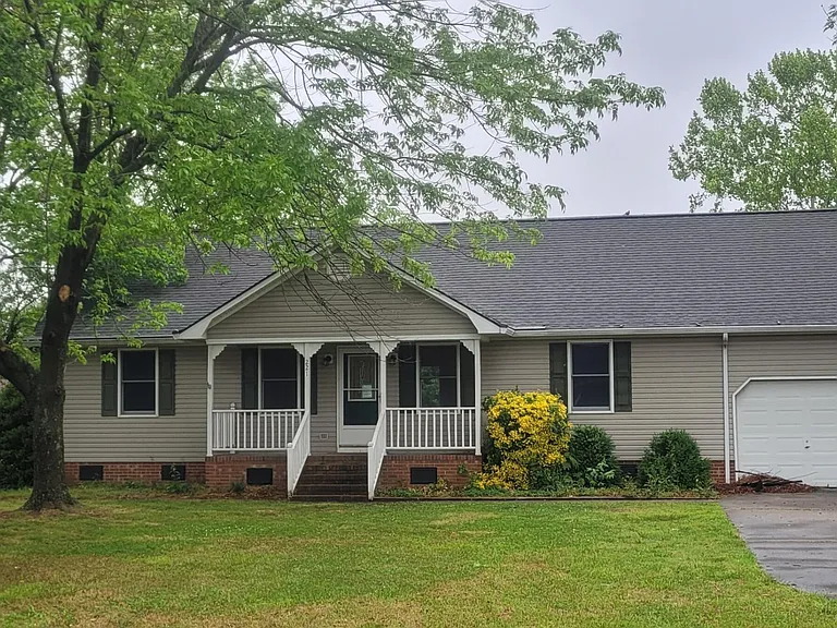 221 Joanna Dr — Photo 1