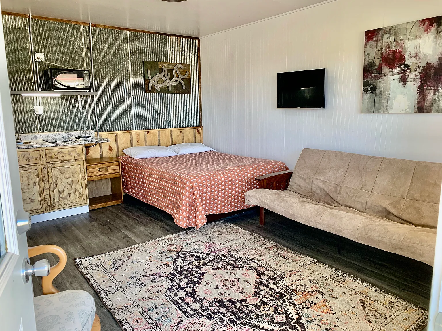 Studio, 240 sqft, $895 — Photo 2