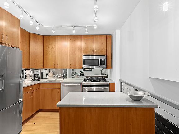 5th image of 7 E 35th St APT 6A