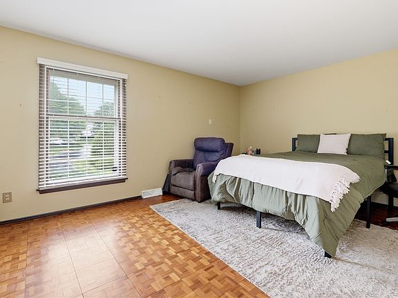 3rd image of 1830 Foxcroft Ln APT 601