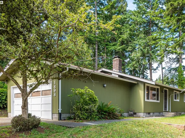 1898 Ash St, North Bend, OR 97459