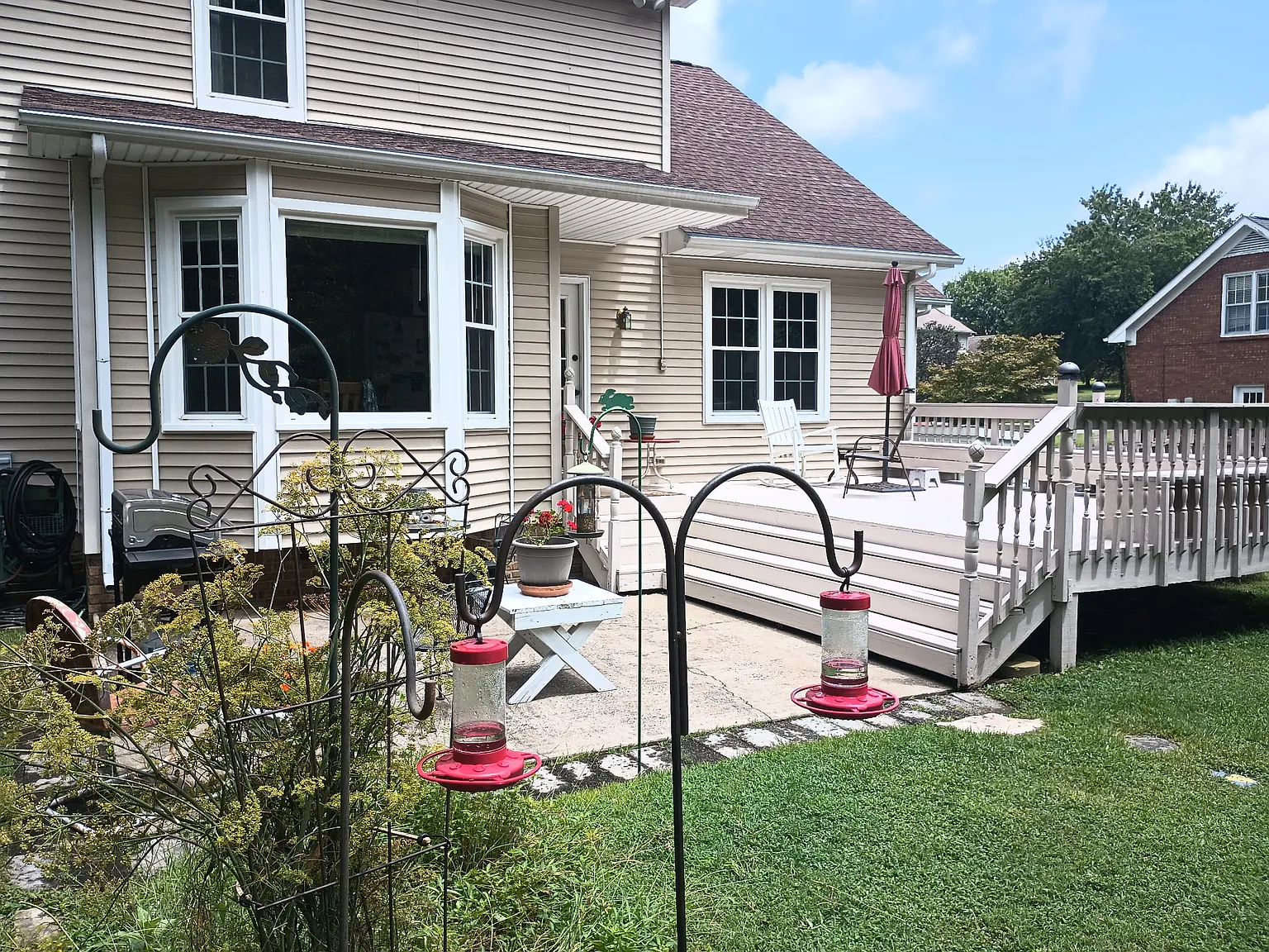 3 bed, 2.5 bath, 2600 sqft, $2,400 — Photo 3