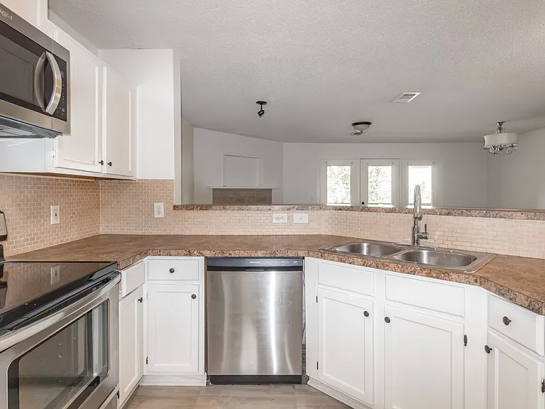 2713 Kennedy Ct — Photo 10