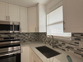 21904 Lake Forest Cir