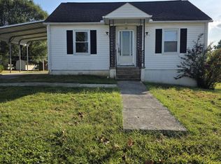 404 4th St E, La Follette, TN 37766