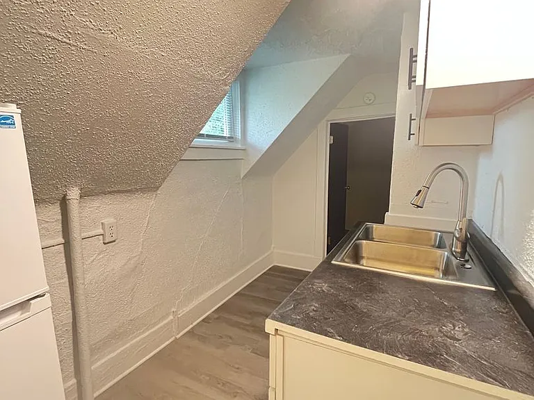 319 Franklin Ave — Photo 27