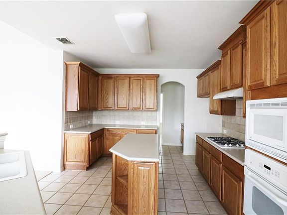 5th image of 15133 Blakehill Dr