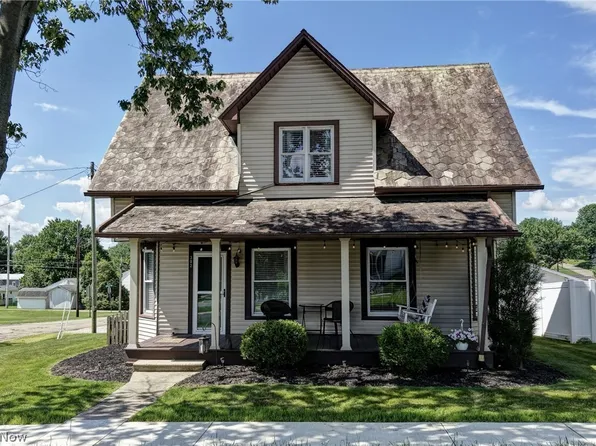 302 Maple St SW, Sugarcreek, OH 44681