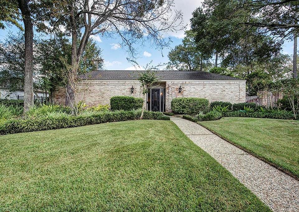 1st image of 215 Briar Hill Dr