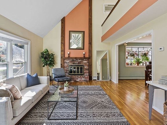 2nd image of 423 Massapoag Ave