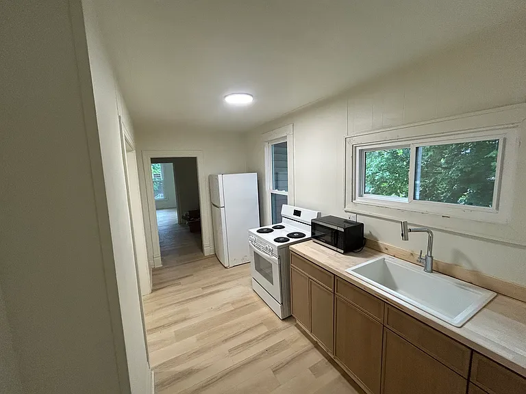 232 Ferris St #3 — Photo 6