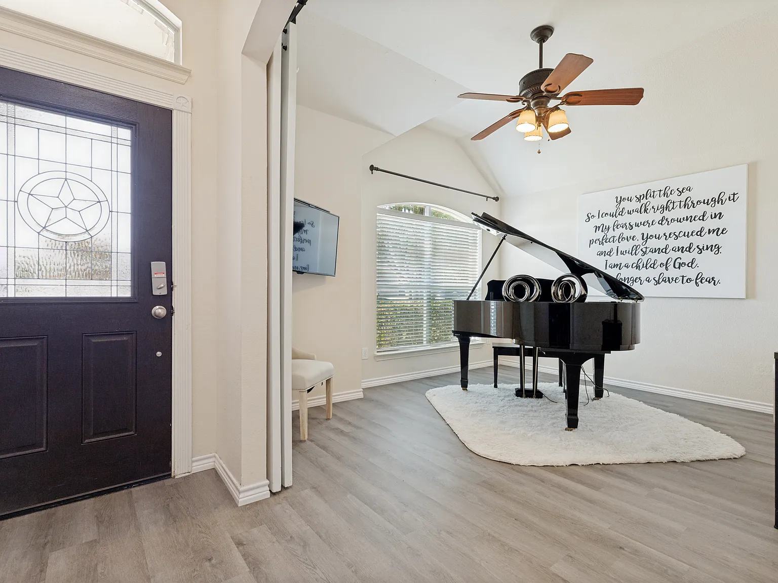 3 bed, 1825 sqft, $2,350 — Photo 2