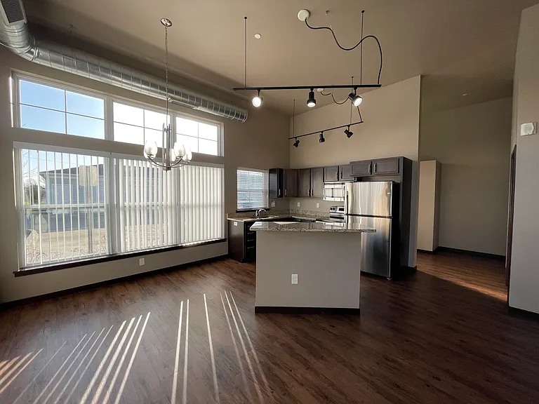508 Eastbury Dr — Photo 3