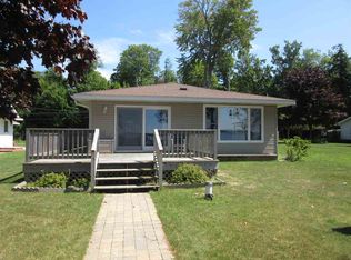 217 Sunset Beach Dr, Manistique, MI 49854