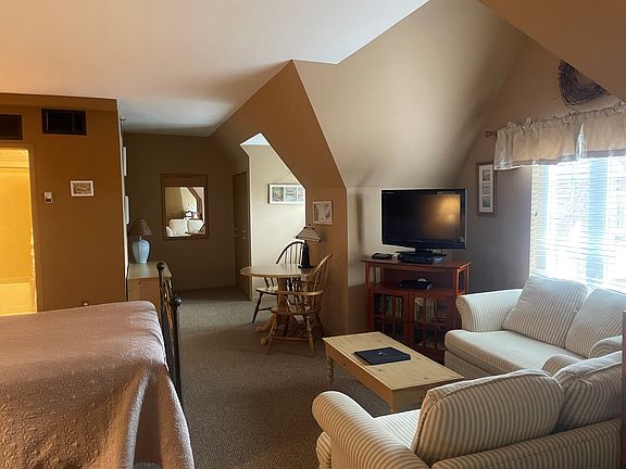 4th image of 236 Edgemere St #419
