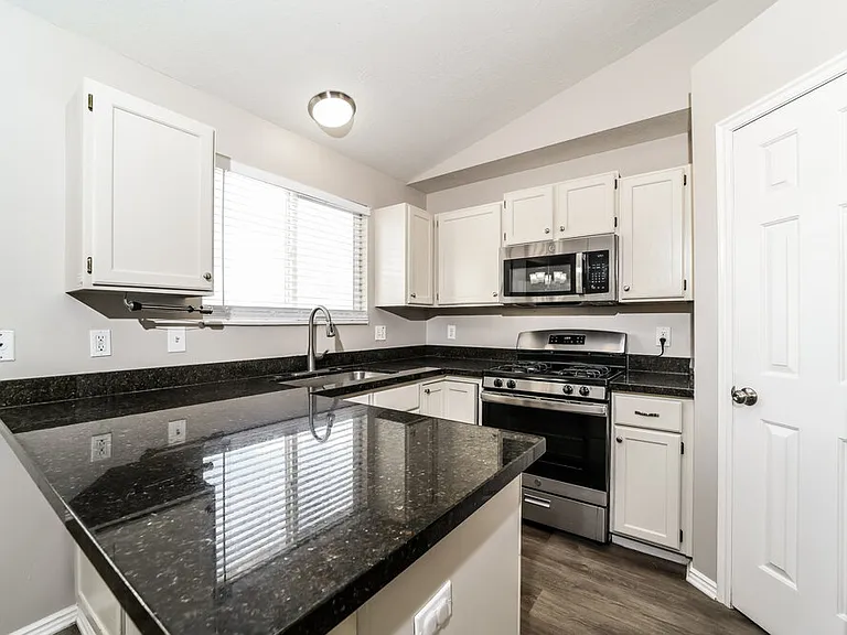 7747 S Briar Dr — Photo 10