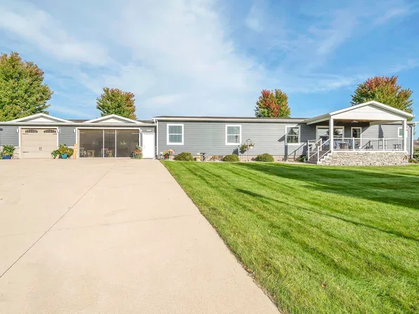 625 Meadowlark Ln, Arnolds Park, IA 51331