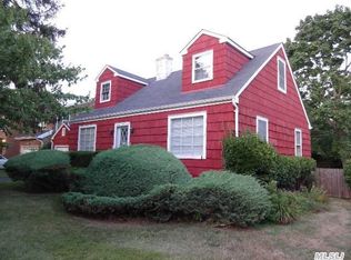 29 Snedecor Ave, Bayport, NY 11705