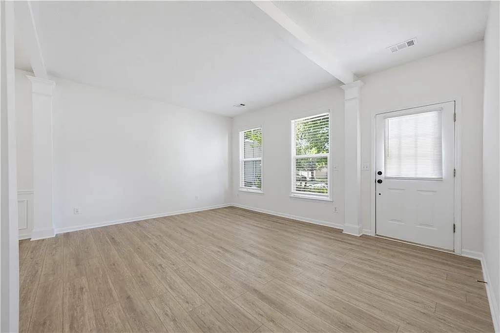 3 bed, 2.5 bath, 1908 sqft, $2,600 — Photo 3