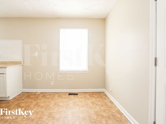 4th image of 297 Reed St