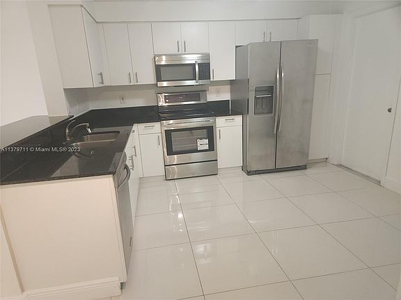 4th image of 1221 Sorrento Dr