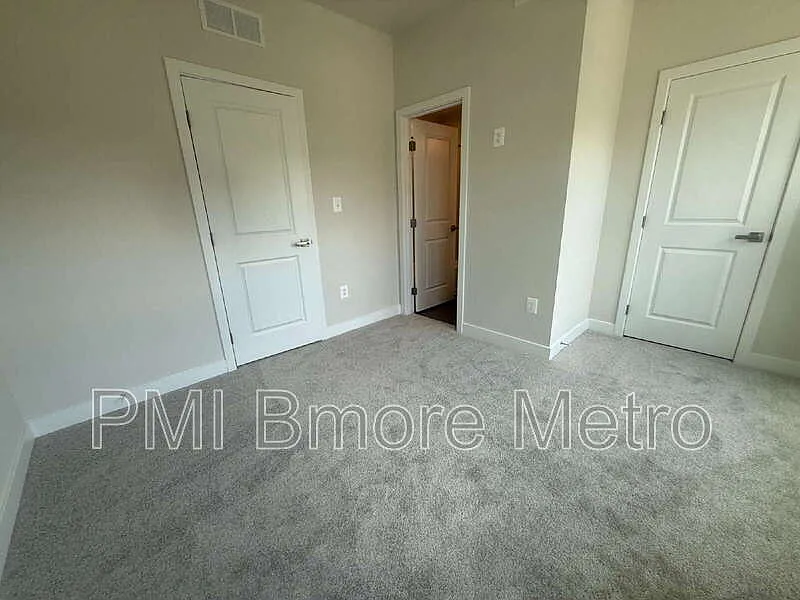 1 bed, 1.0 bath, 800 sqft, $950 — Photo 2