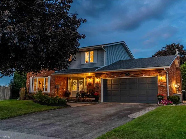 15 Clare Innis Ct, Caledonia, ON N3W 1G5