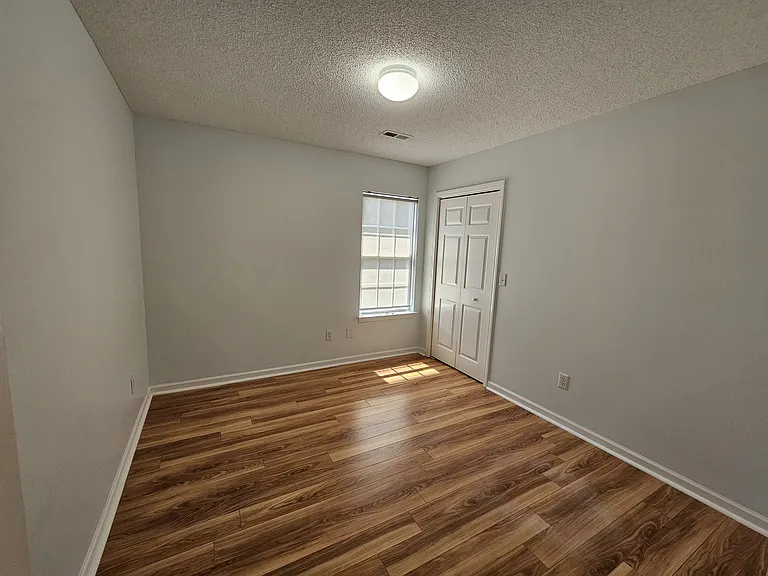 417 Brecknock Ct — Photo 13
