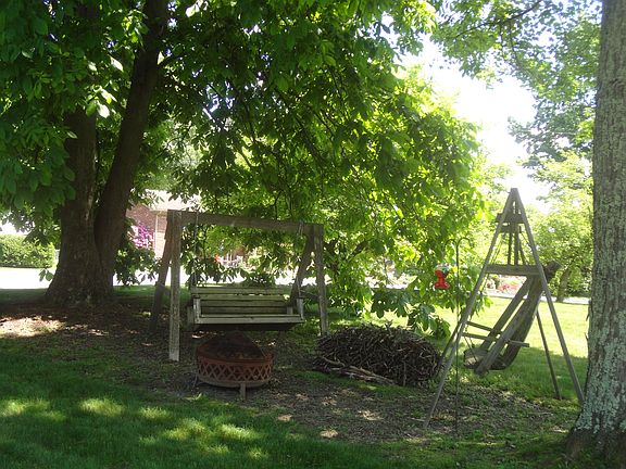3rd image of 306 Millstone Dr