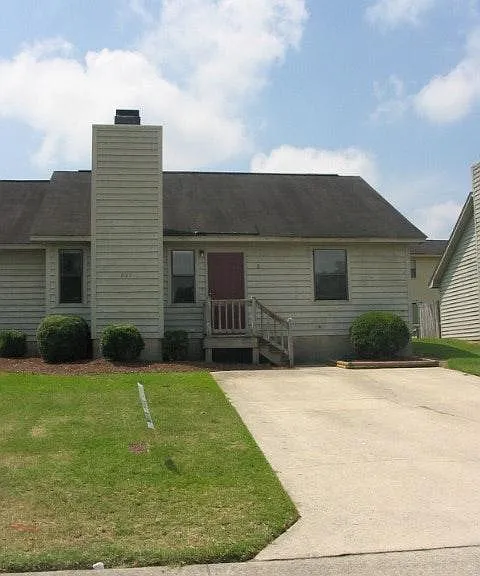 237 Wyndham Cir — Photo 2