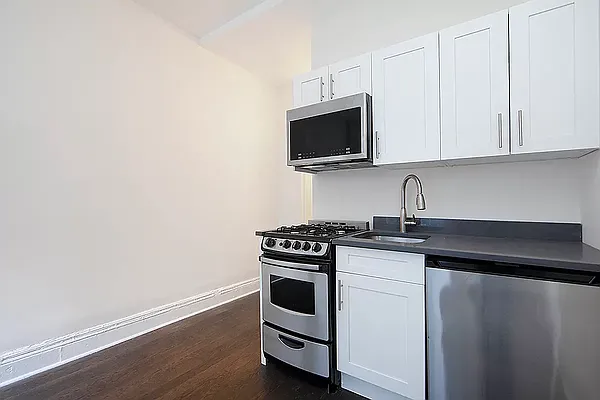 Rented by R New York | media 2