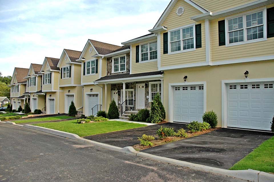 1st image of 11 Dipippo Ct