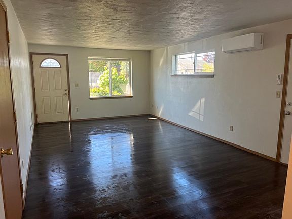 4th image of 2306 Laurel St