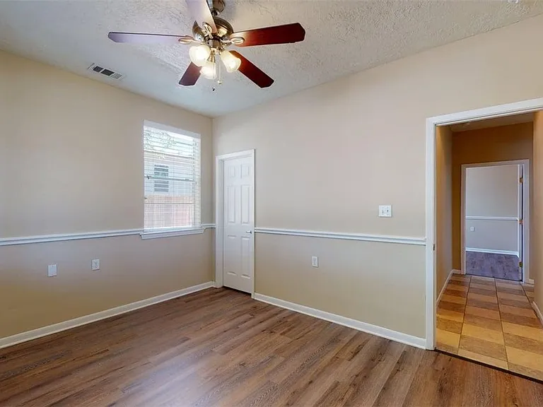 1724 Boardwalk Ct — Photo 8