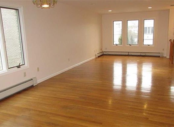 3rd image of 1634 Ponsi St #1634