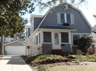 162 Vincent Street, Chagrin Falls, OH 44022