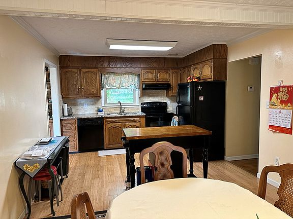 5th image of 176 Franklin Pl